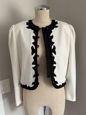 1980s Leslie Fay Petite Collections Women’s Petite 8 White/Black Trim  Jacket